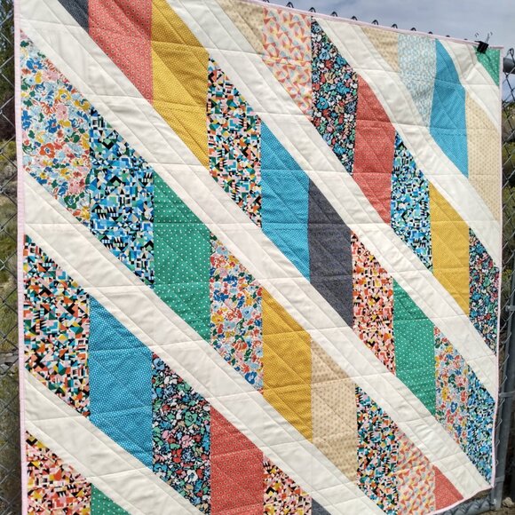 🎄🎁🎄Modern Multi-Color Lap Quilt: Retro Floral Geometric Design - Picture 3 of 3